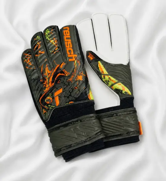 كفوف حارس مرمى Reusch زيتي وأسود وأخضر