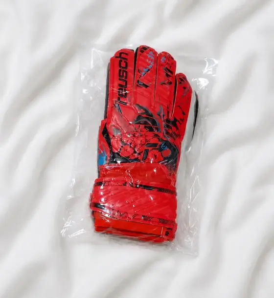 كفوف حارس ولادي Reusch بالوان مختلفة