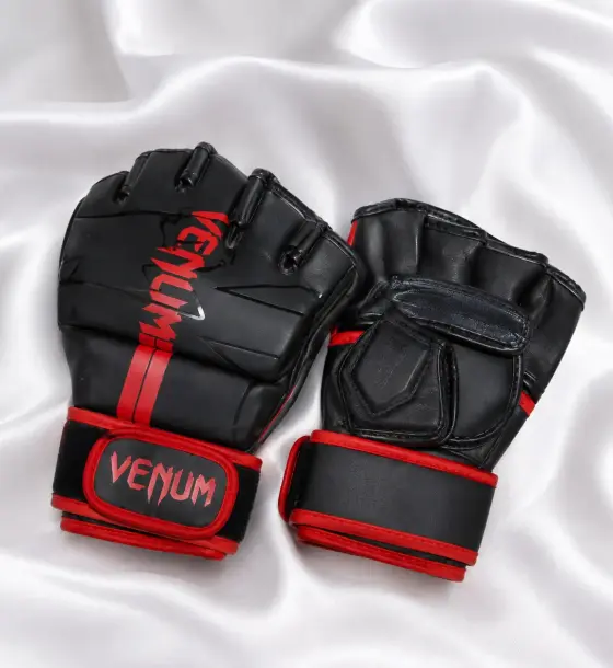 كفوف تدريب MMA Venum أحمر وأسود وأزرق